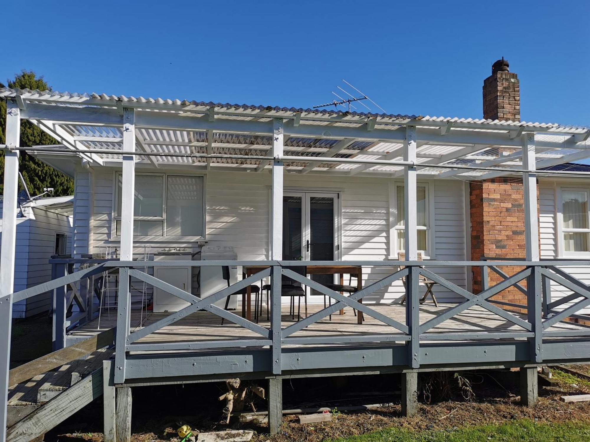 White Weather Board House Auckland Extérieur photo
